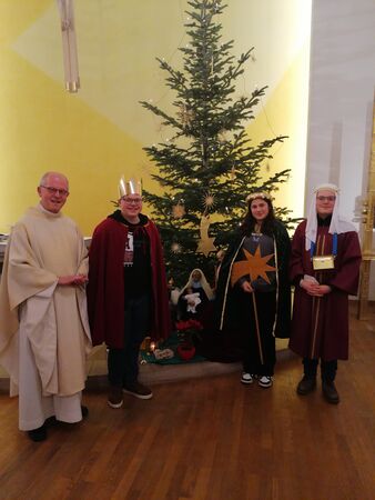 240106_Sternsinger-im-JSS_hoch_Foto-Wolfgang-Neubauer